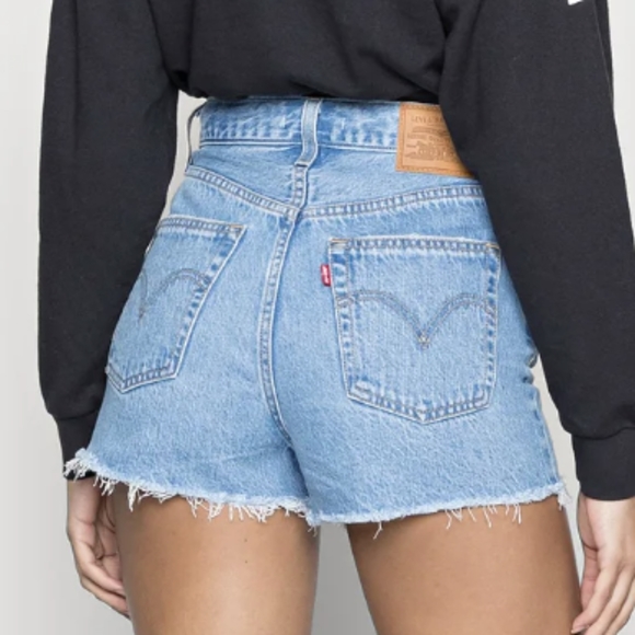 Levi's Ribcage Jean Denim Shorts in Bernal Medium Stonewash - Picture 1 of 6